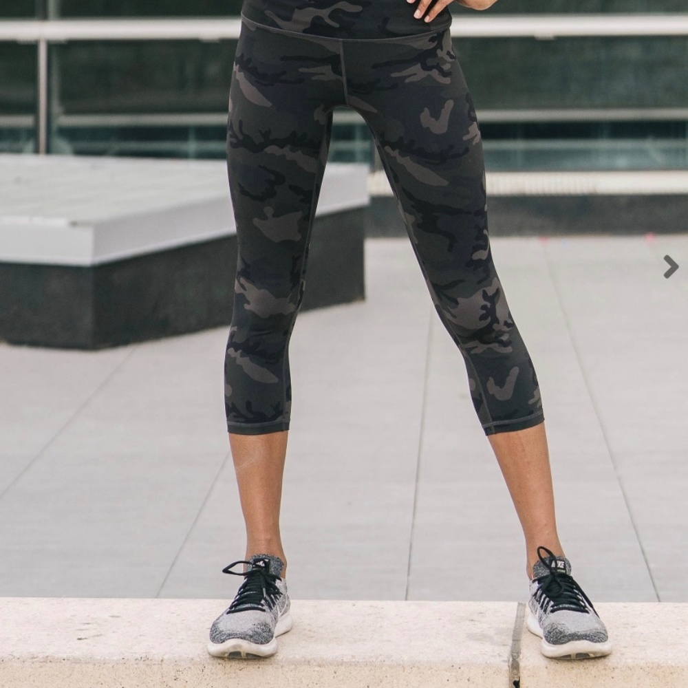 Zyia Active Forest Camouflage Luxe Hi_Rise Cropped Pant Size 6-8